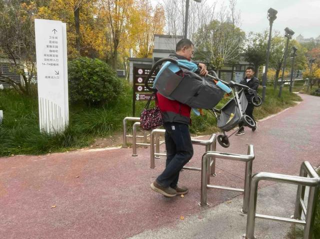 园适老化方面这些做得还不错但还有改进空间AG真人平台华商报记者走访了12座城市公(图24)